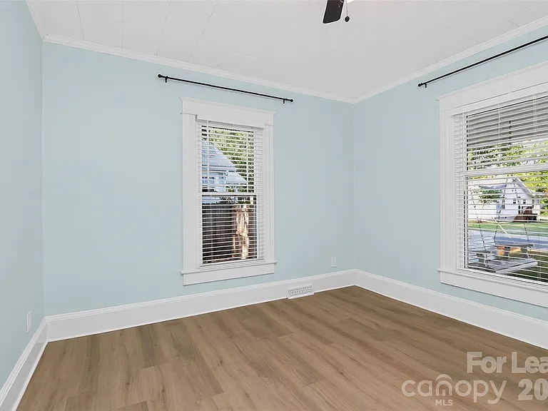 204 E McNeely Ave — Photo 7