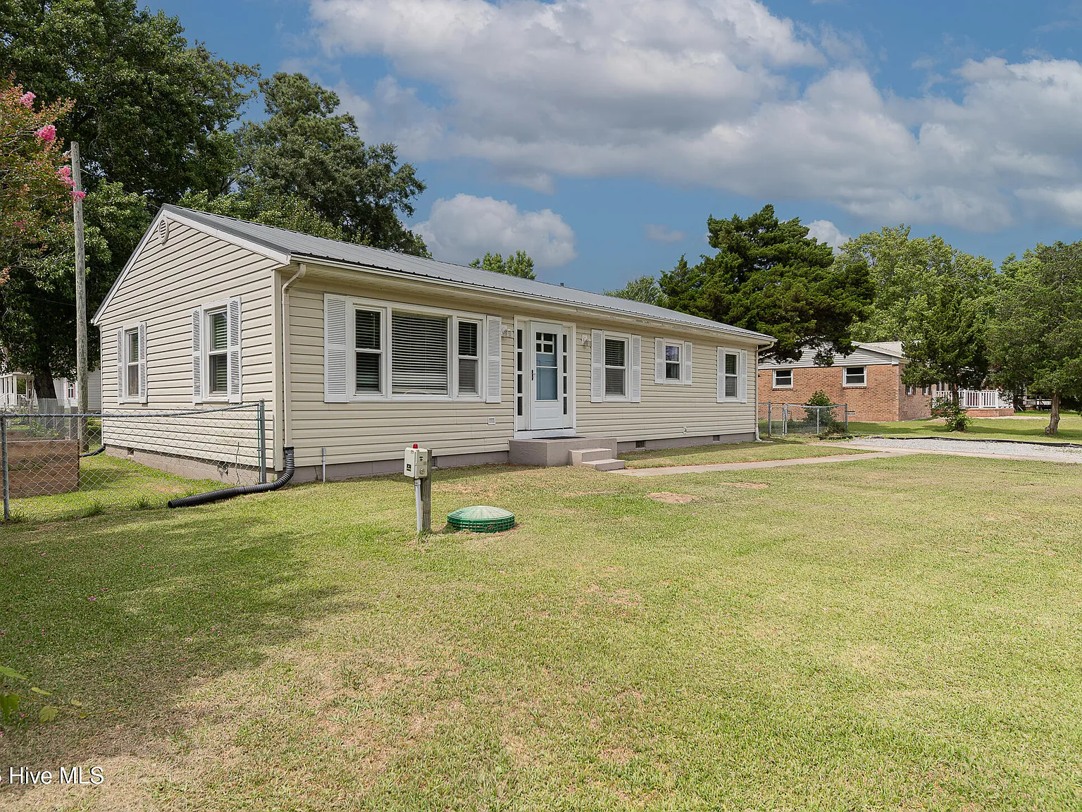 3 bed, 2.0 bath, $1,800 — Photo 3