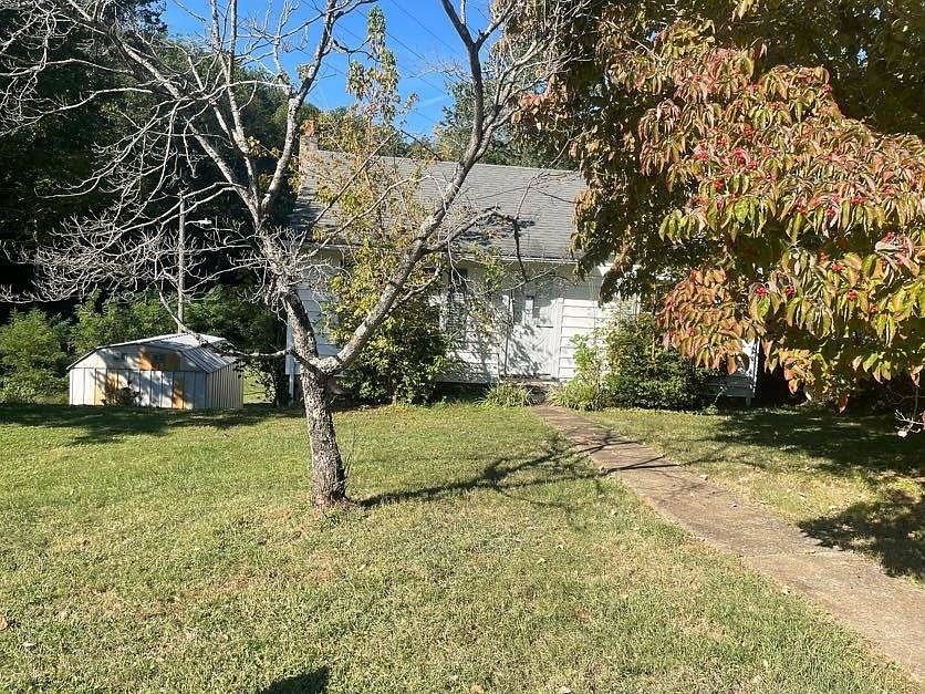 1st image of 920 Banks Rd