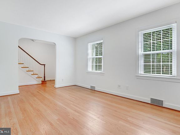 5th image of 538 N Oakland St