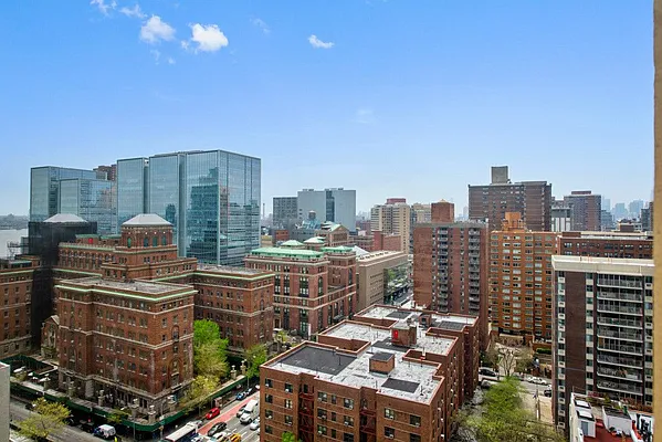 Rented by Keller Williams NYC | media 27