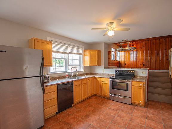 2nd image of 2553 E Somerset St #3