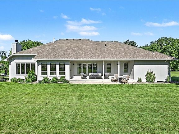 3rd image of 4204 SE Wingate Cir