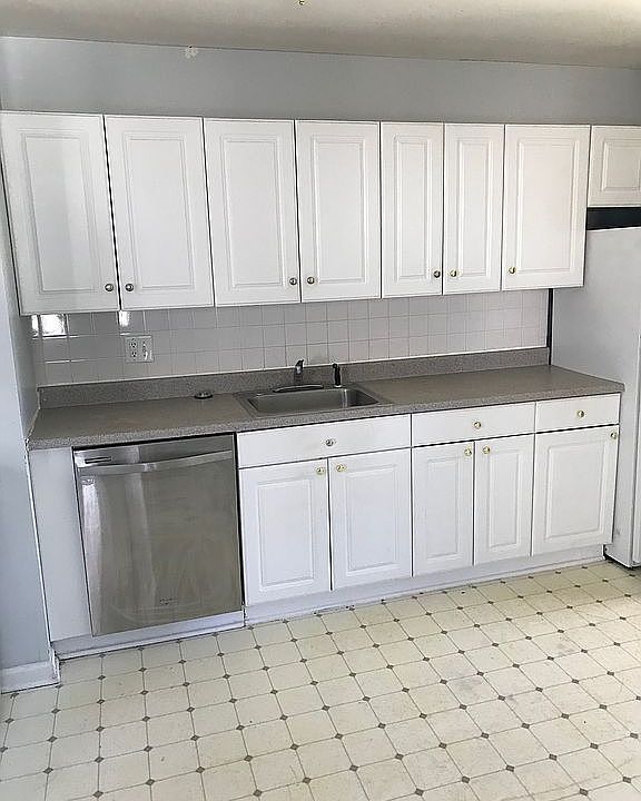 1st image of 327 W Pearl Ave