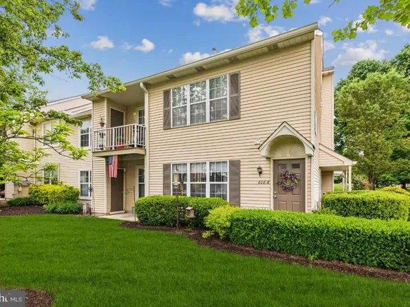 608B Sedgefield Dr, Mount Laurel, NJ 08054