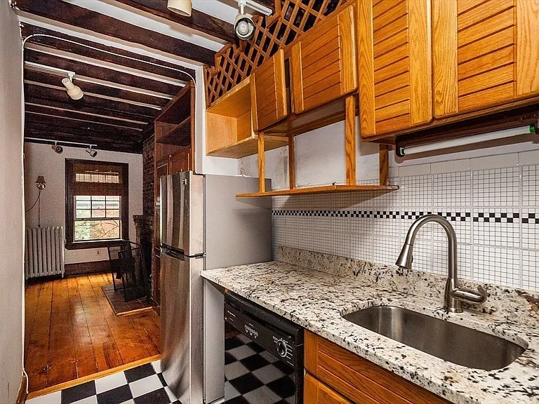 31 Myrtle St #4 — Photo 7