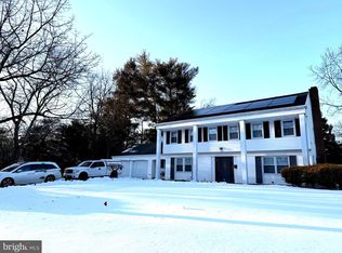 77 Winterberry Ln, Willingboro, NJ 08046