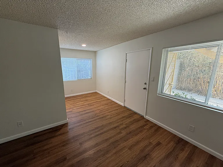 3911 Oregon St #6 — Photo 6