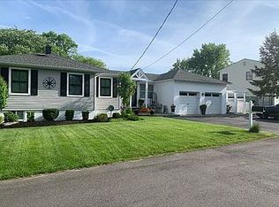 31 Marshall St, Patchogue, NY 11772