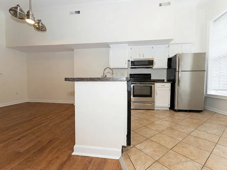 235 King St #1 — Photo 6