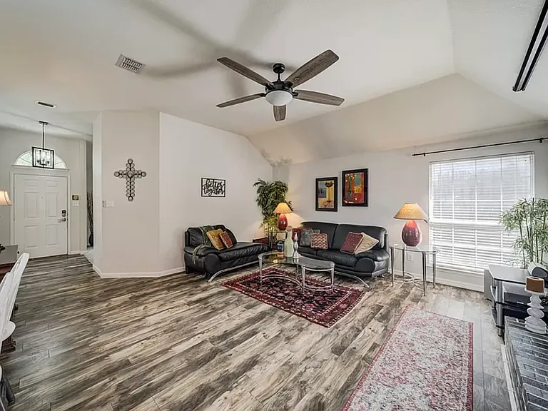 5558 Mesa Verde Ct — Photo 6