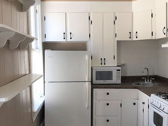 4th image of 1325 Metropolitan Ave APT A