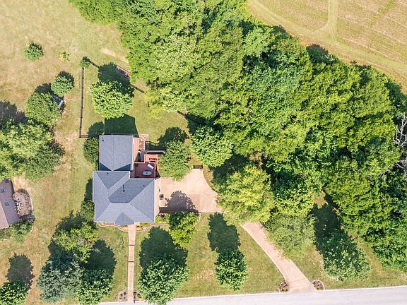 3rd image of 4045 Oxford Glen Dr