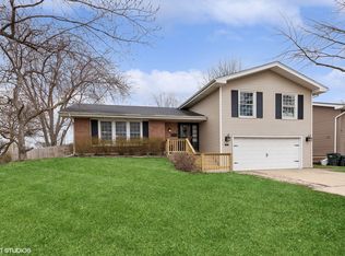 1405 Hassell Pl, Hoffman Estates, IL 60169