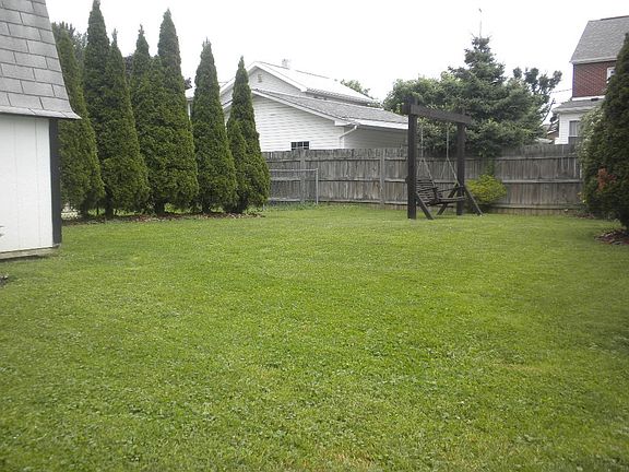 2nd image of 422 Crowl St