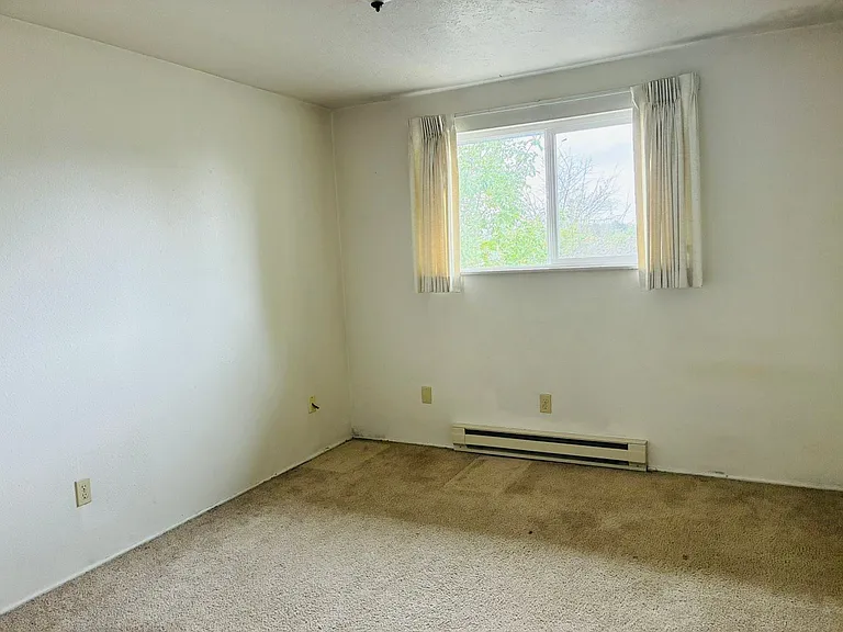 933-937 NW Sequoia Ave — Photo 22