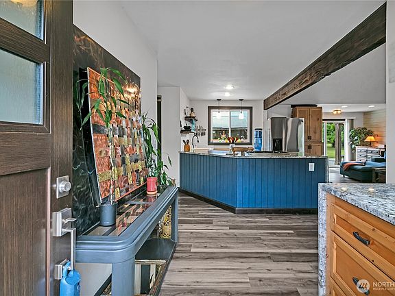 3rd image of 406 1st Avenue E