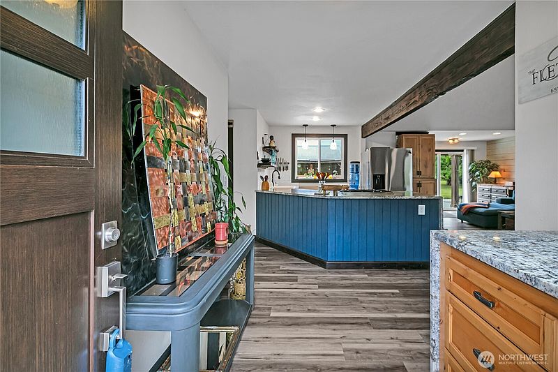 3rd image of 406 1st Avenue E