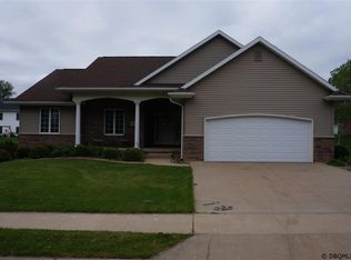 406 Edwards St SW, Epworth, IA 52045