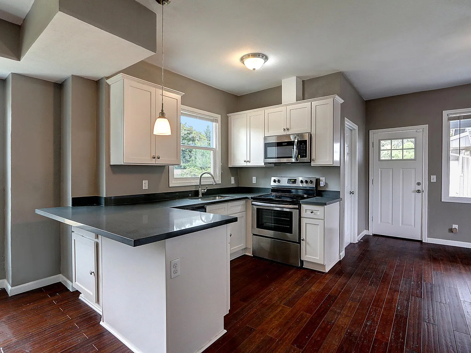 3 bed, 1700 sqft, $2,400 — Photo 4