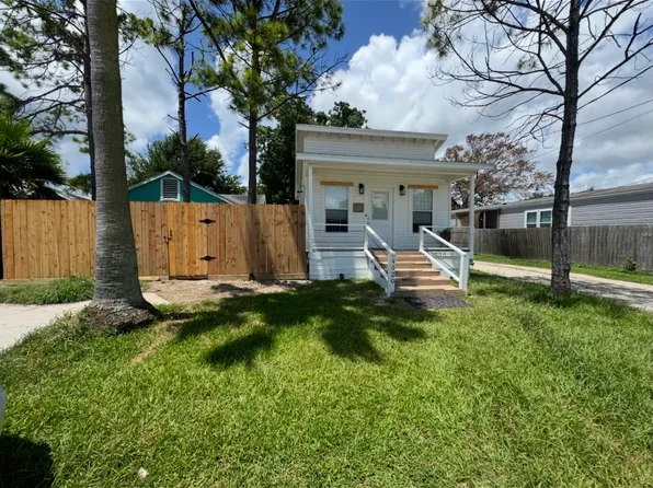 4520 5th St #1, Bacliff, TX 77518