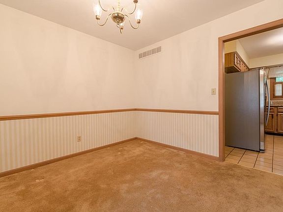 4th image of 10278 Orchard Park Dr W