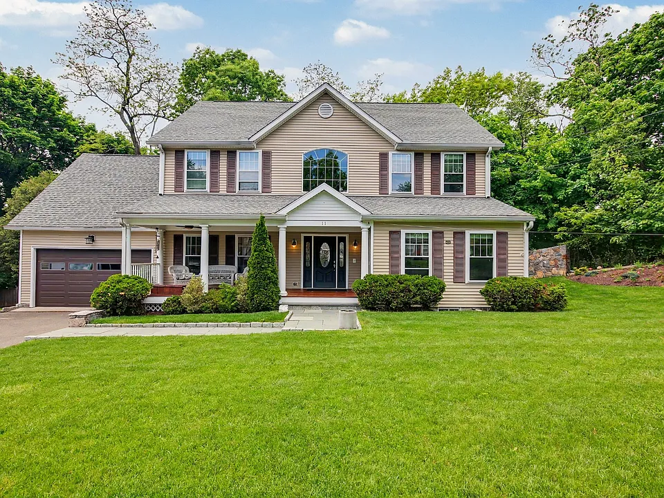 11 Maple Dr