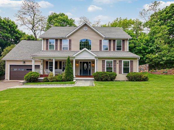 11 Maple Dr