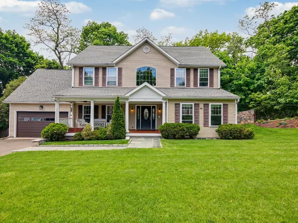 11 Maple Dr, Old Greenwich, CT 06870