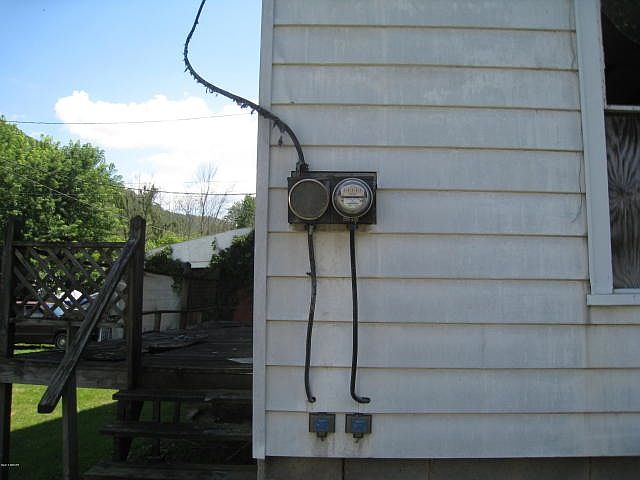 2nd image of 352 Main St