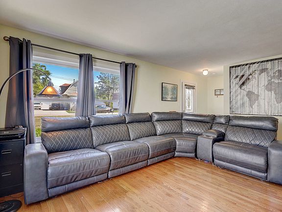 3rd image of 514 Burbank Ave