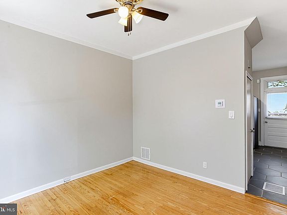 5th image of 2712 Dillon St