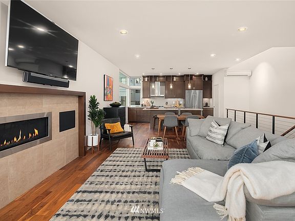 3rd image of 2616 Eastlake Avenue E #B