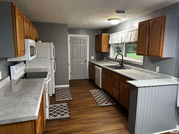 3rd image of 200 N Maple St