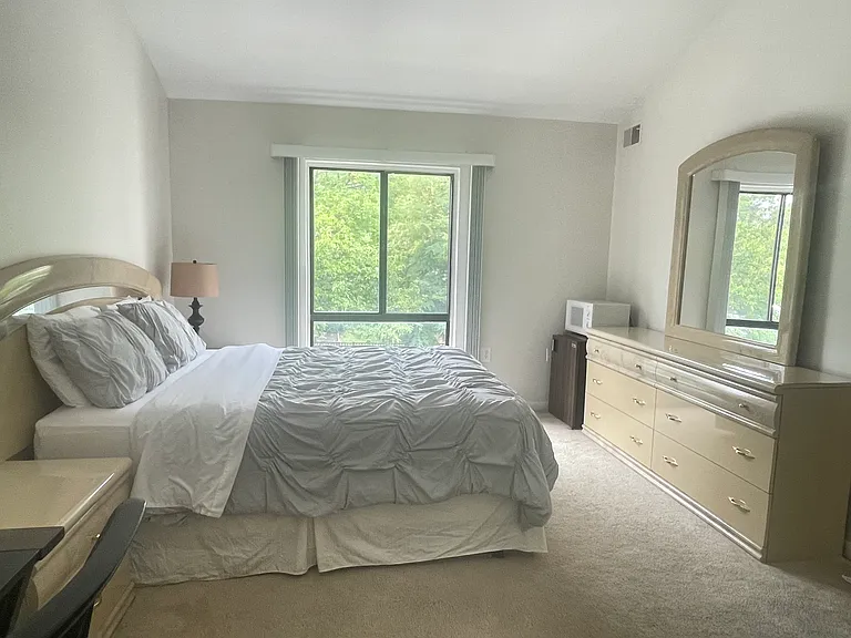 613 Center St — Photo 40