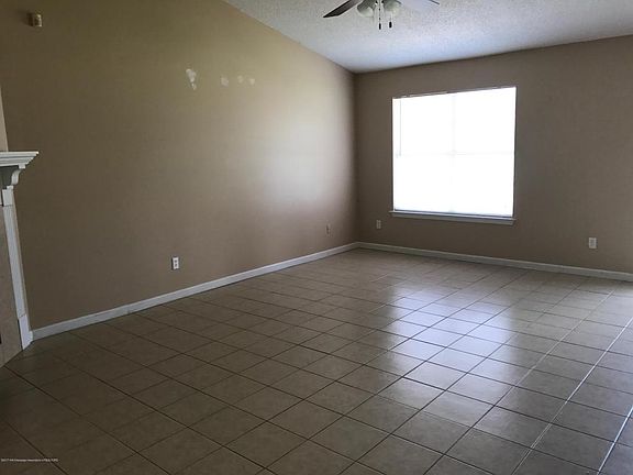 3rd image of 2773 Waverly Dr
