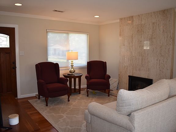 2nd image of 2328 Boxwood Dr