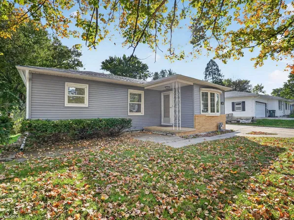 3810 Clearview Dr, Cedar Falls, IA 50613