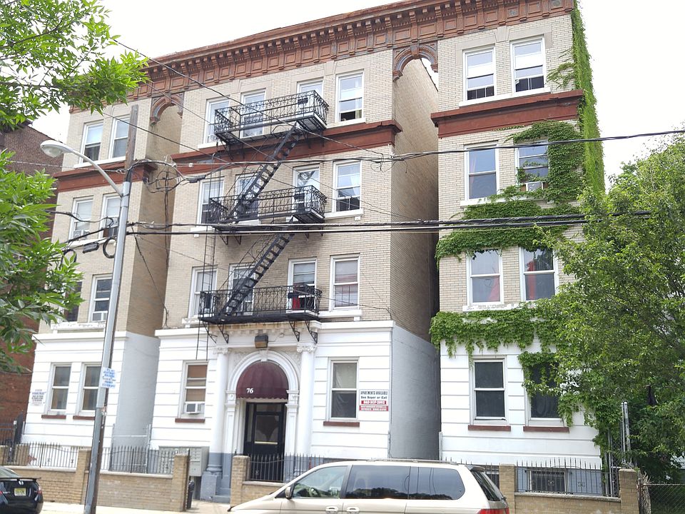 1st image of 76 9th Ave W #1