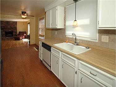 5th image of 2135 Camelot Dr