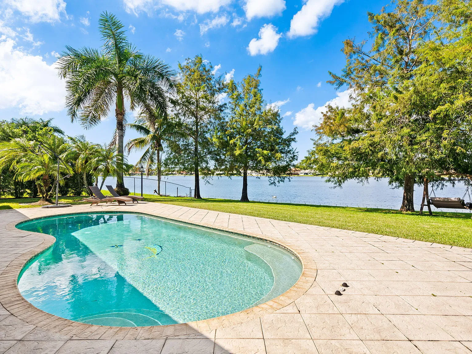 4 bed, 3.0 bath, 2554 sqft, $6,000 — Photo 4