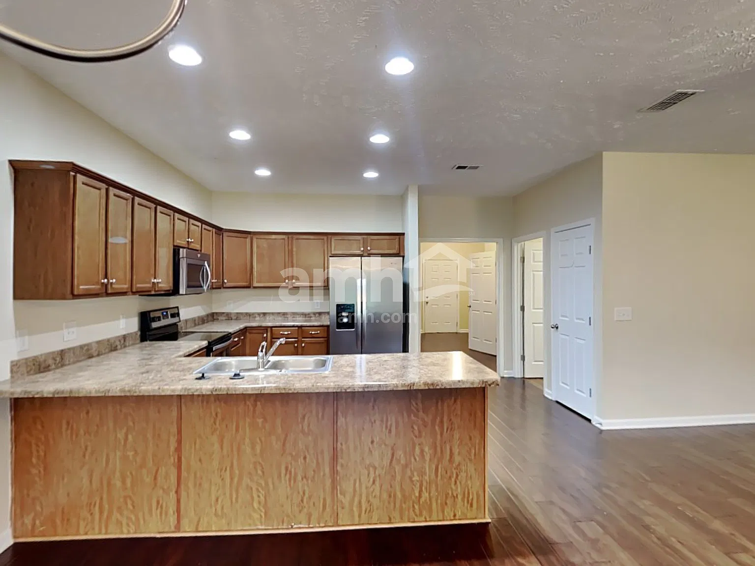 5 bed, 2.5 bath, 2882 sqft, $3,095 — Photo 4