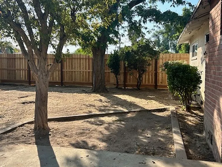 4436 N Van Dyke Ave — Photo 12
