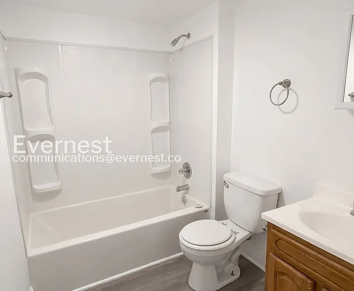 317 W 23rd St — Photo 8
