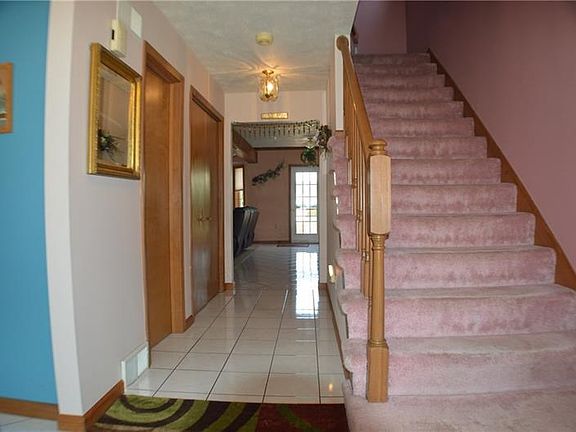 3rd image of 109 Howard St
