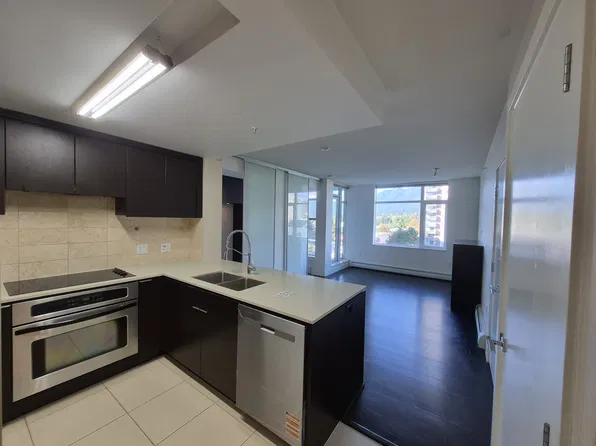 158 W 13th St #901, North Vancouver, BC V7M 0A7