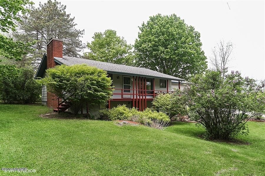 Image 1: 01_19536Martin_57_FrontView_LowRes