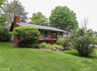 19536 S Martin Rd, Three Oaks, MI 49128