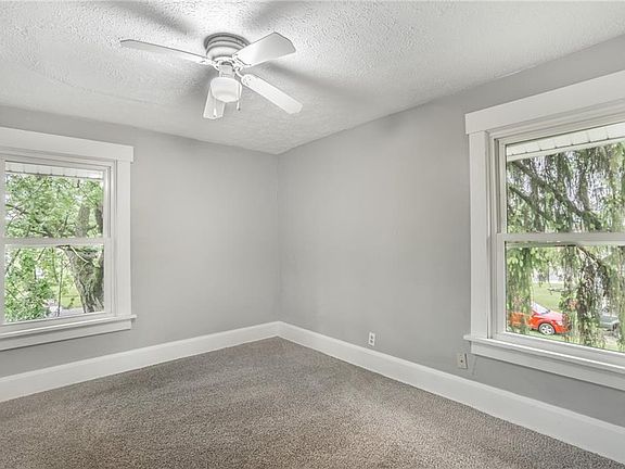 2nd image of 3826 Fairmount Blvd NE