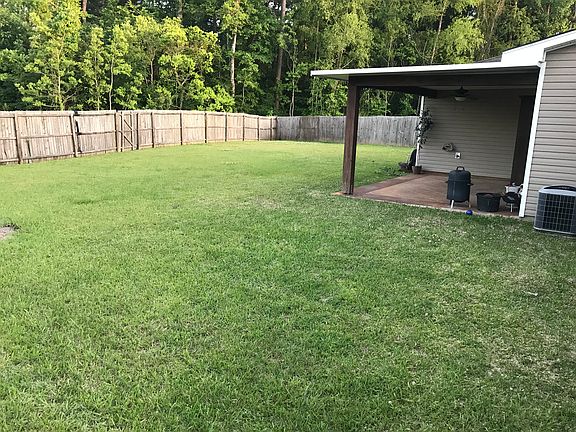 3rd image of 22886 Sabine Dr